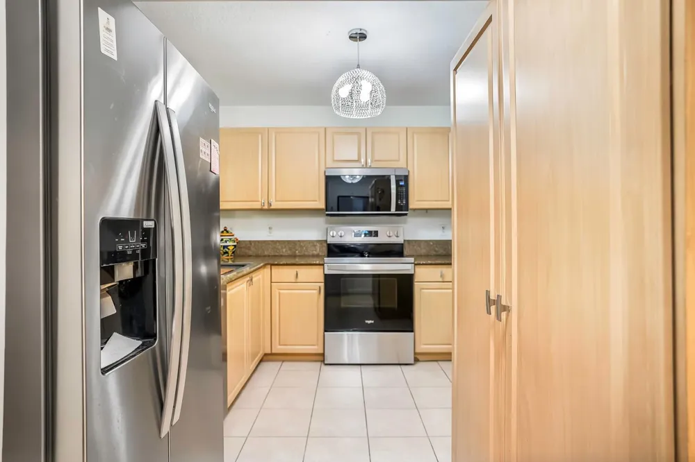 609 E SHERIDAN STREET #208 Dania Beach, FL 33004