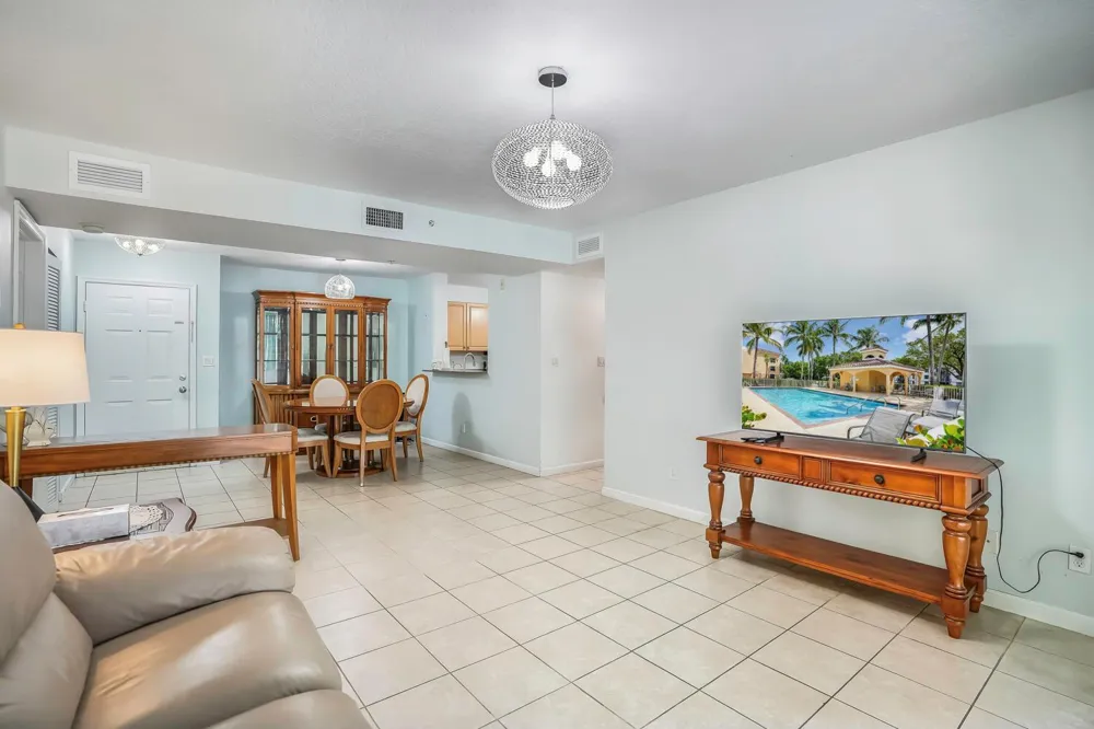 609 E SHERIDAN STREET #208 Dania Beach, FL 33004
