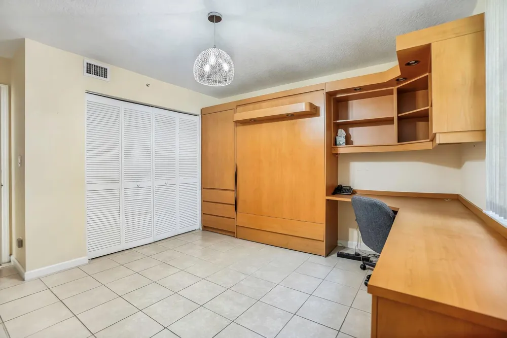 609 E SHERIDAN STREET #208 Dania Beach, FL 33004