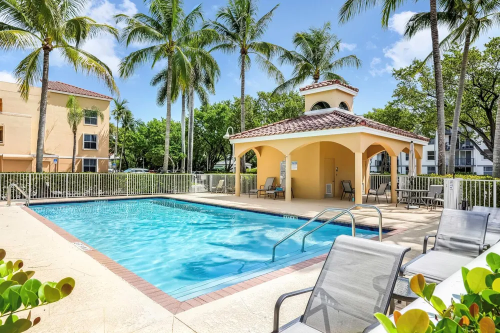 609 E SHERIDAN STREET #208 Dania Beach, FL 33004
