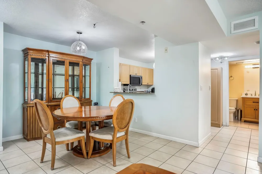 609 E SHERIDAN STREET #208 Dania Beach, FL 33004