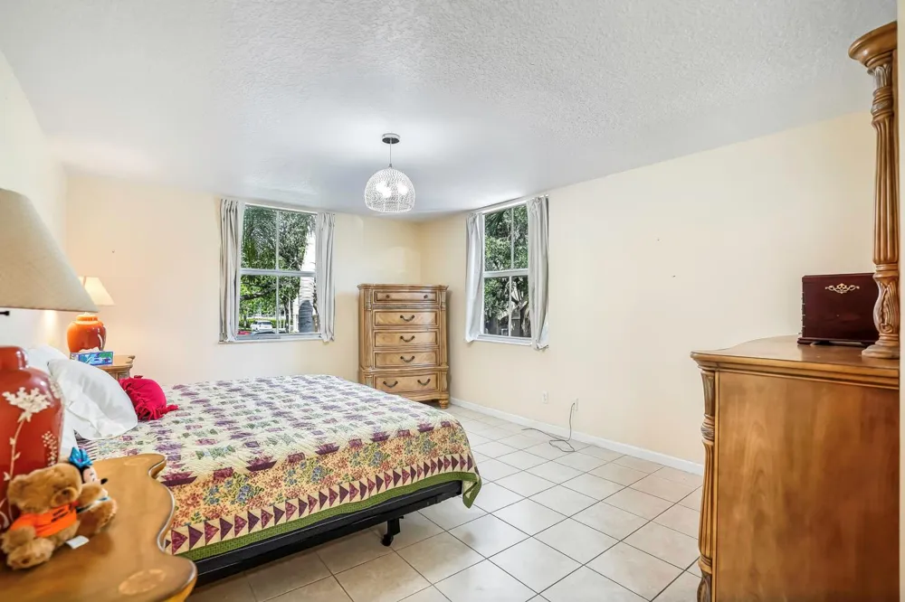 609 E SHERIDAN STREET #208 Dania Beach, FL 33004