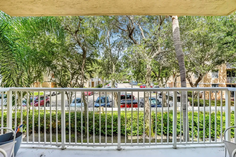 609 E SHERIDAN STREET #208 Dania Beach, FL 33004