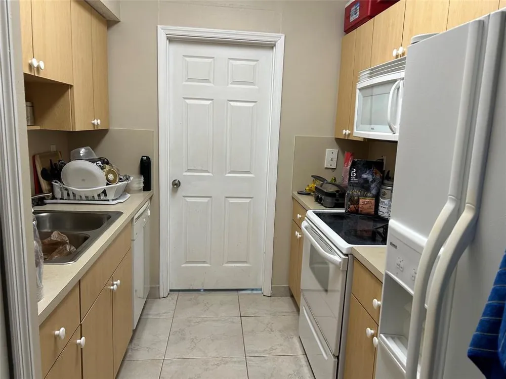7085 NOVA DRIVE #113 Davie, FL 33317
