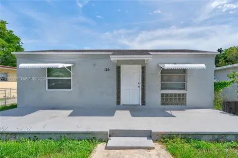 126 SE 4th St
