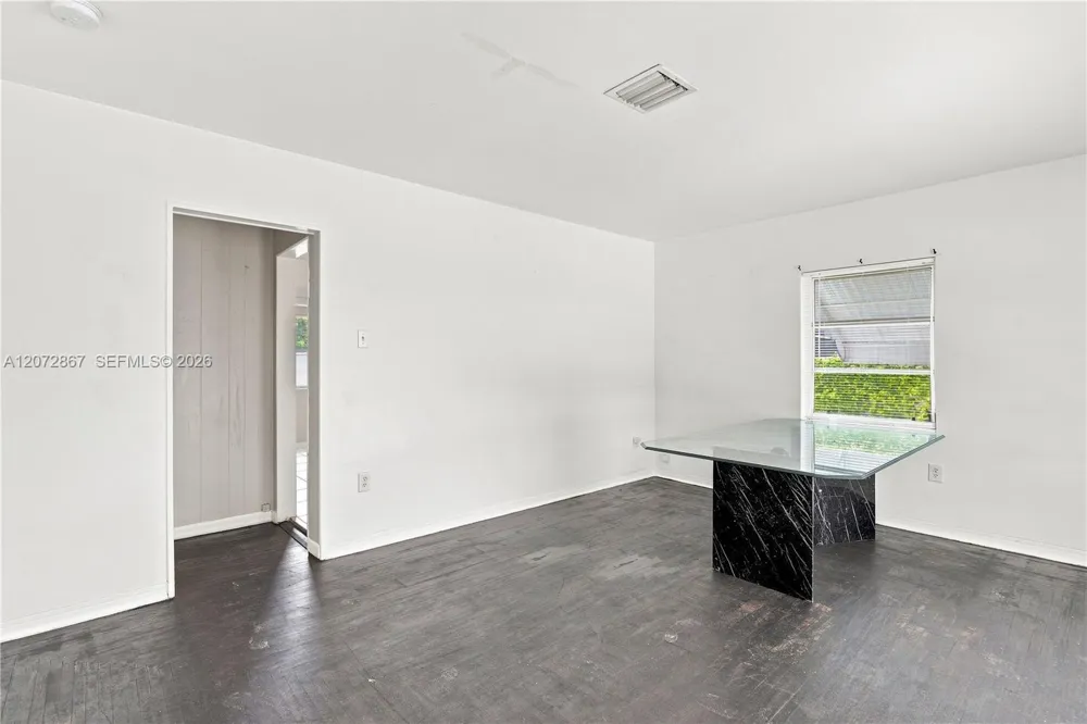 126 SE 4th St Hallandale Beach, FL 33009