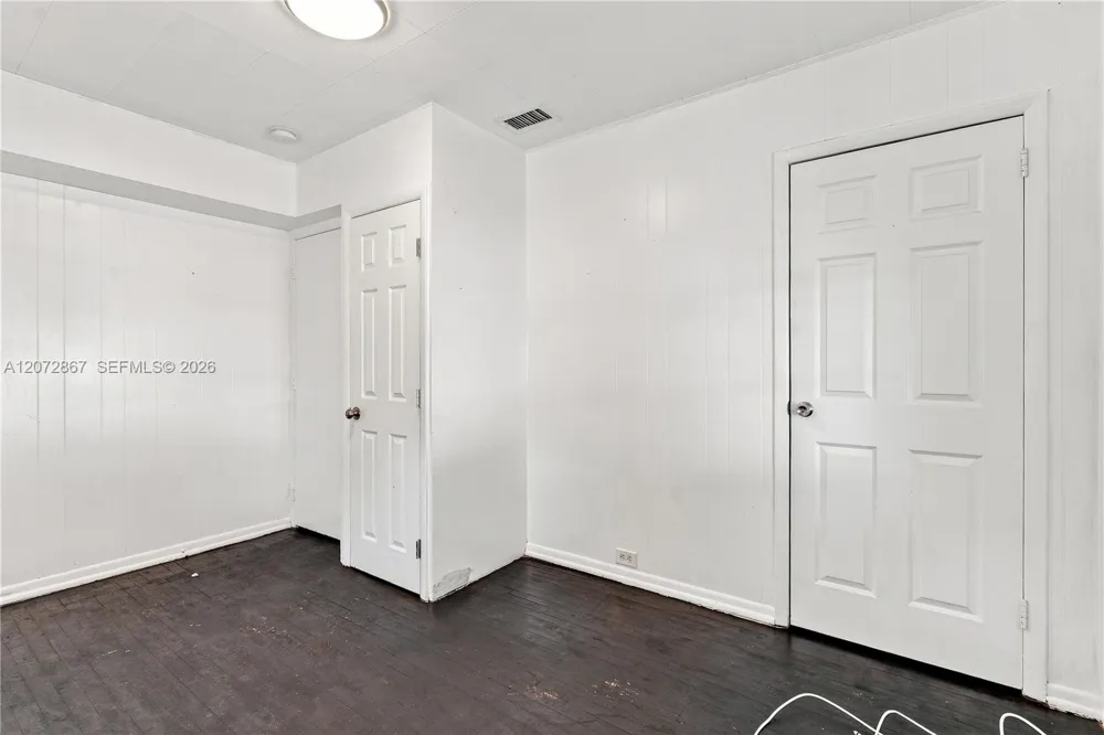 126 SE 4th St Hallandale Beach, FL 33009