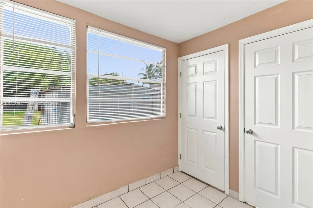 126 SE 4th St Hallandale Beach, FL 33009