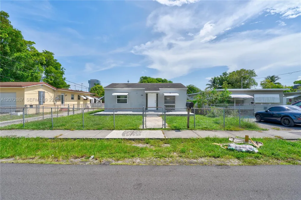 126 SE 4th St Hallandale Beach, FL 33009