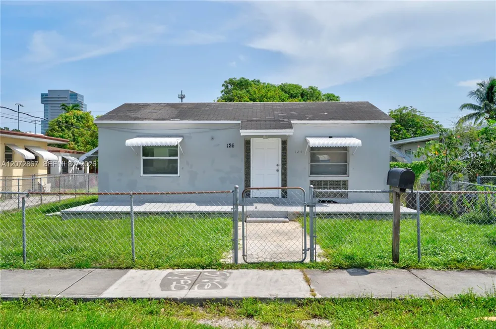 126 SE 4th St Hallandale Beach, FL 33009