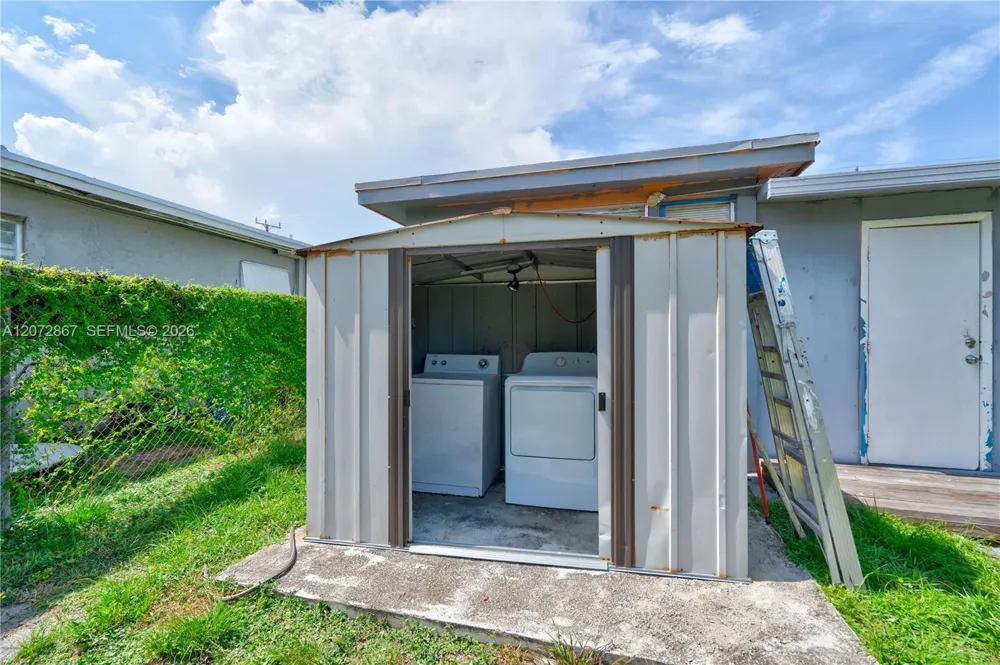 126 SE 4th St Hallandale Beach, FL 33009