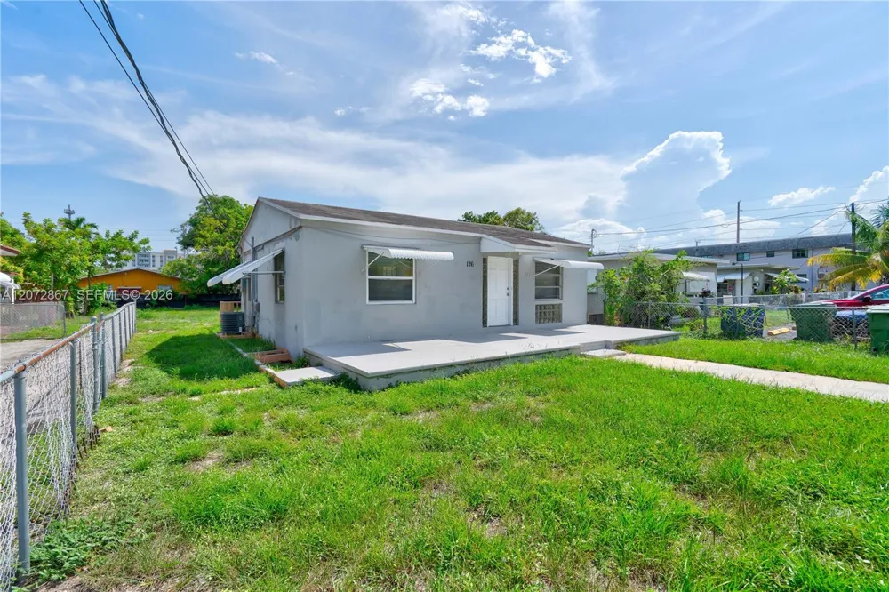 126 SE 4th St Hallandale Beach, FL 33009