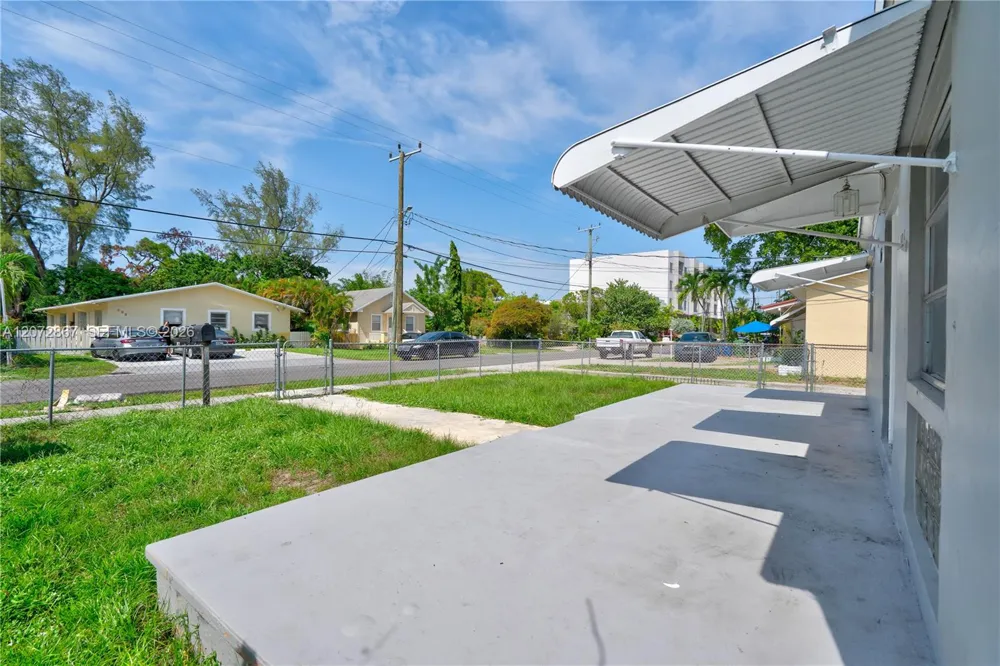 126 SE 4th St Hallandale Beach, FL 33009