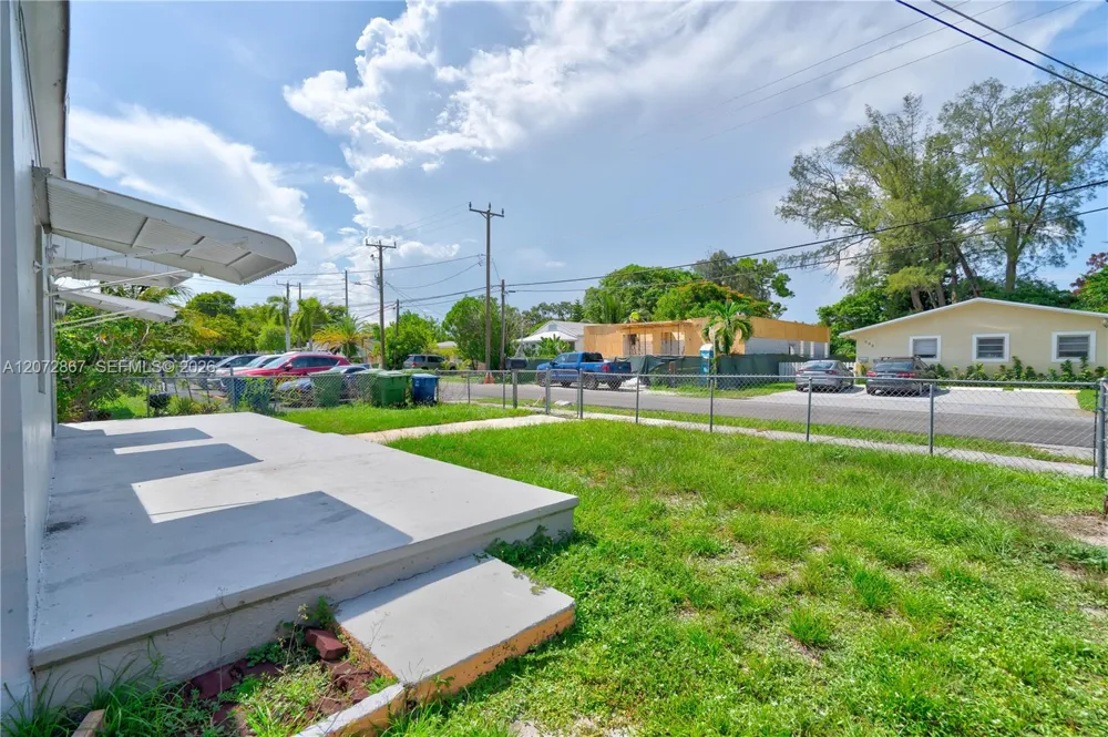 126 SE 4th St Hallandale Beach, FL 33009