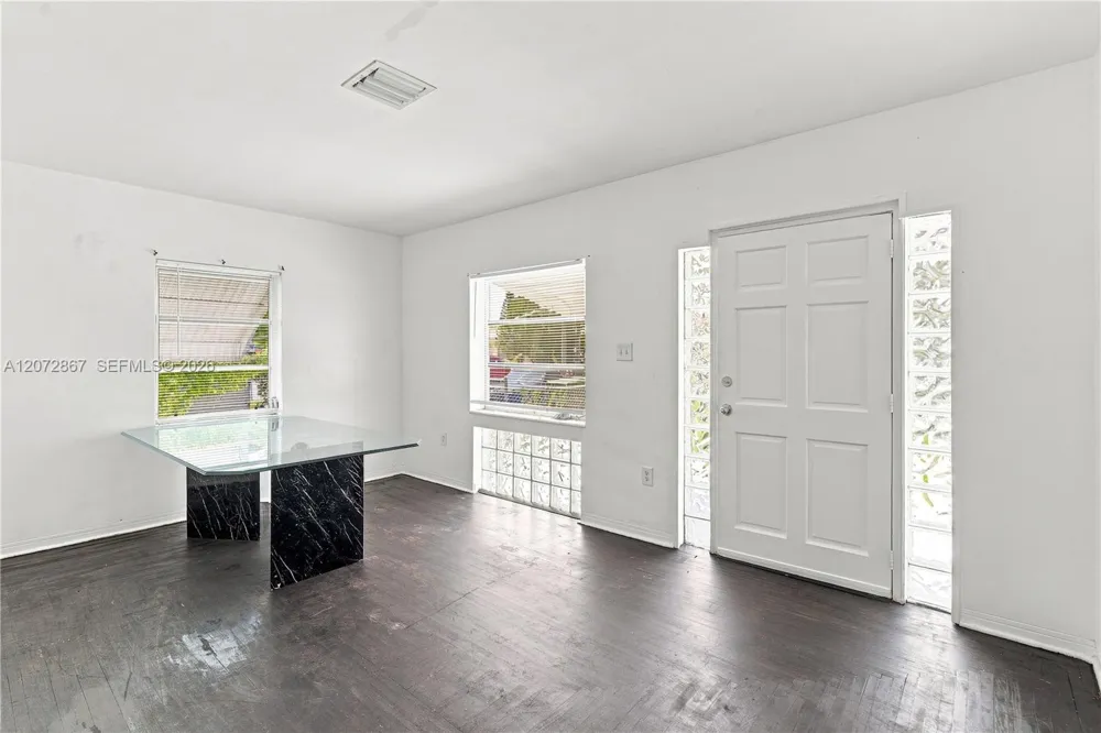 126 SE 4th St Hallandale Beach, FL 33009