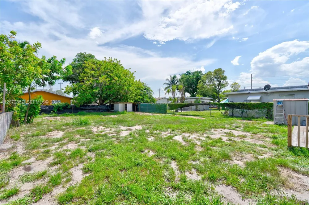 126 SE 4th St Hallandale Beach, FL 33009