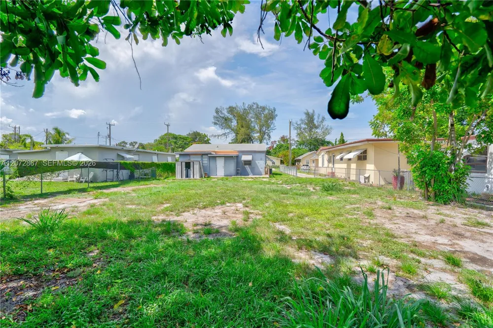 126 SE 4th St Hallandale Beach, FL 33009