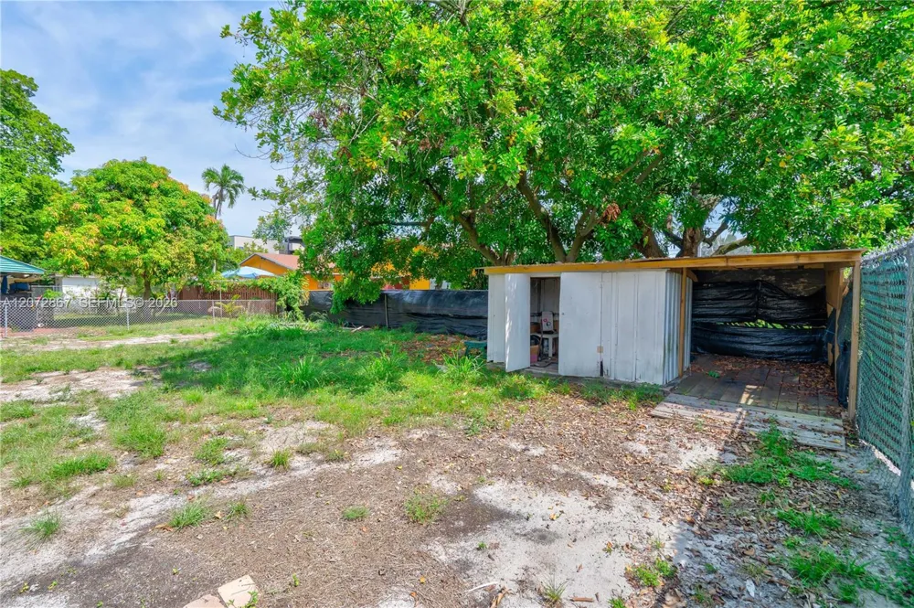 126 SE 4th St Hallandale Beach, FL 33009