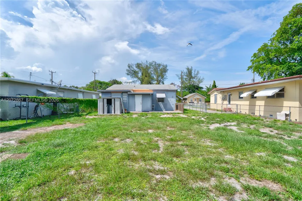 126 SE 4th St Hallandale Beach, FL 33009