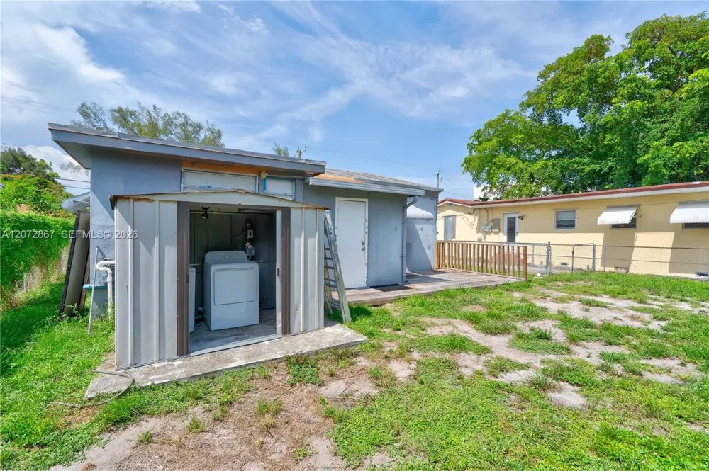 126 SE 4th St Hallandale Beach, FL 33009