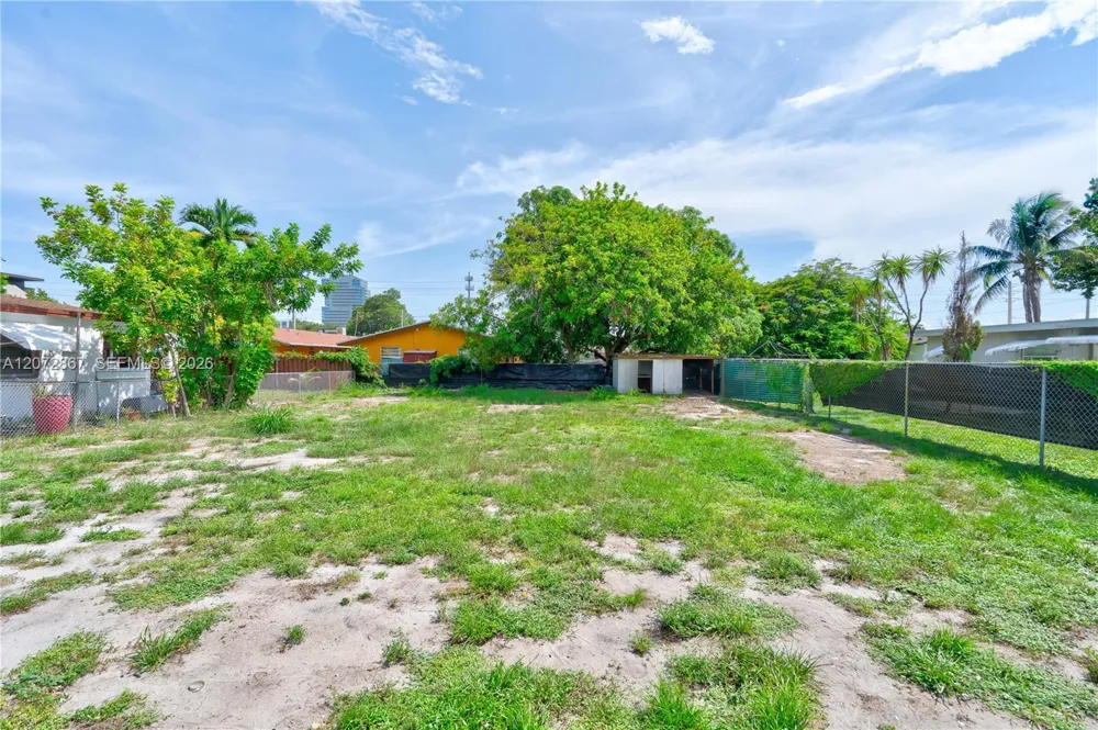 126 SE 4th St Hallandale Beach, FL 33009