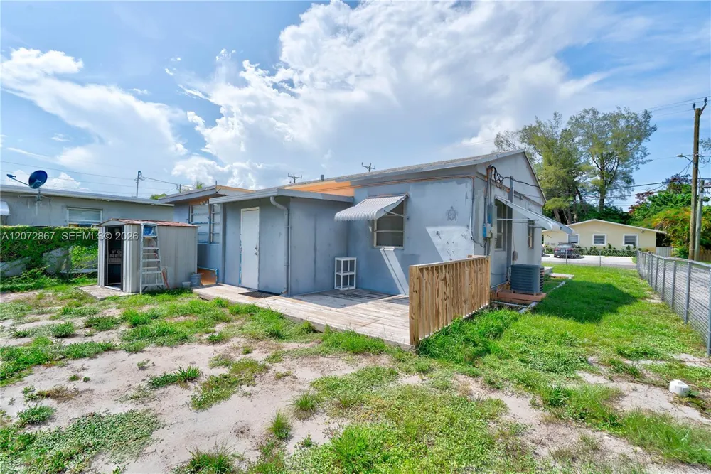 126 SE 4th St Hallandale Beach, FL 33009