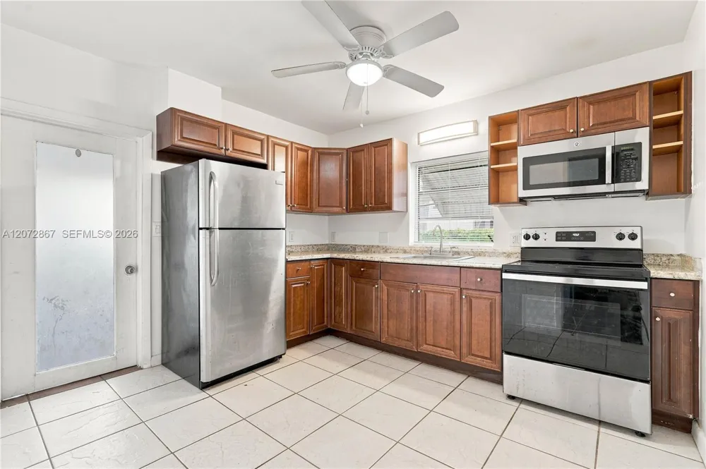 126 SE 4th St Hallandale Beach, FL 33009