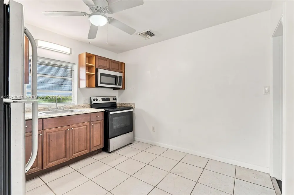 126 SE 4th St Hallandale Beach, FL 33009