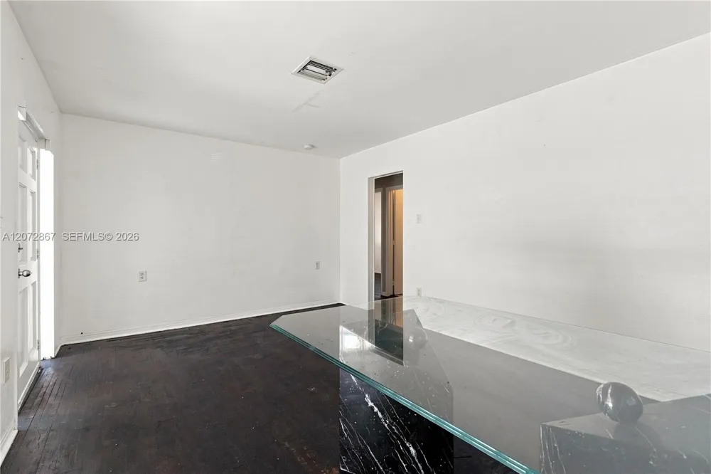126 SE 4th St Hallandale Beach, FL 33009