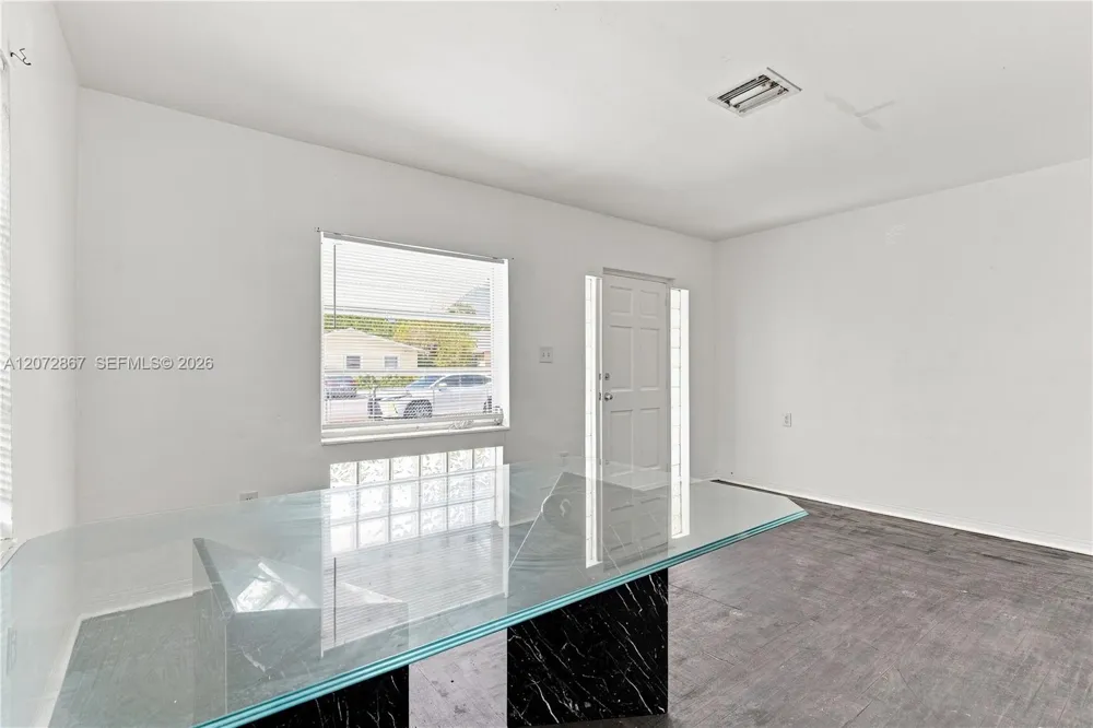 126 SE 4th St Hallandale Beach, FL 33009