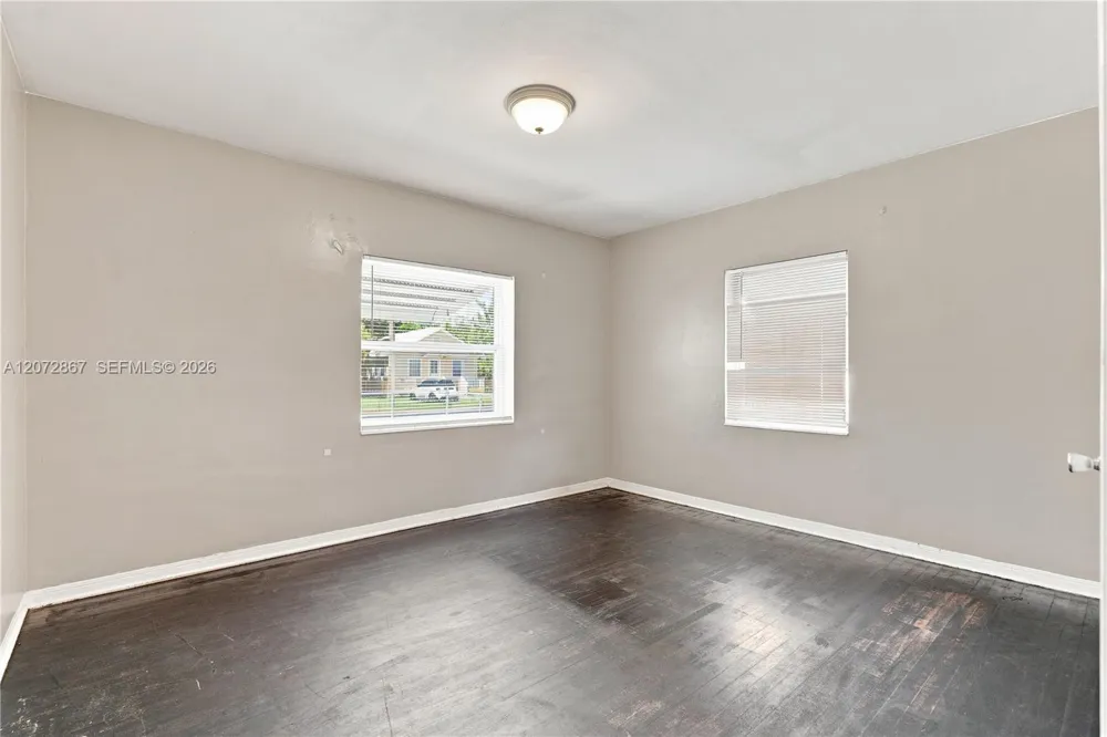 126 SE 4th St Hallandale Beach, FL 33009