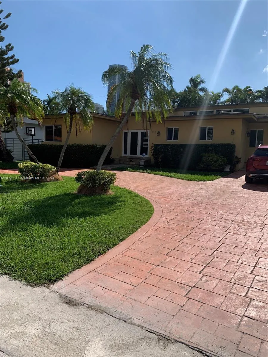 310 191st Ter Sunny Isles Beach, FL 33160