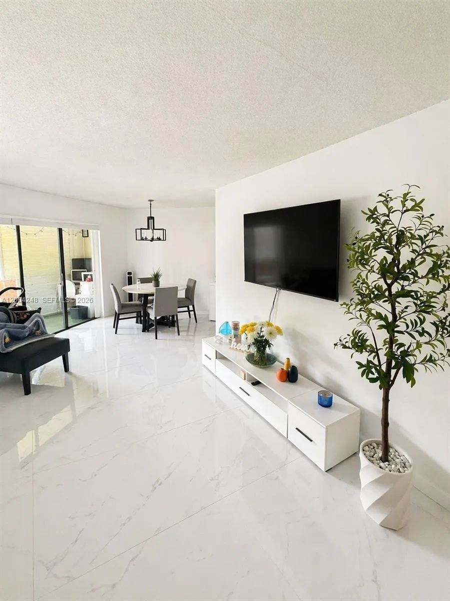 6555 W Broward Blvd #111 Plantation, FL 33317