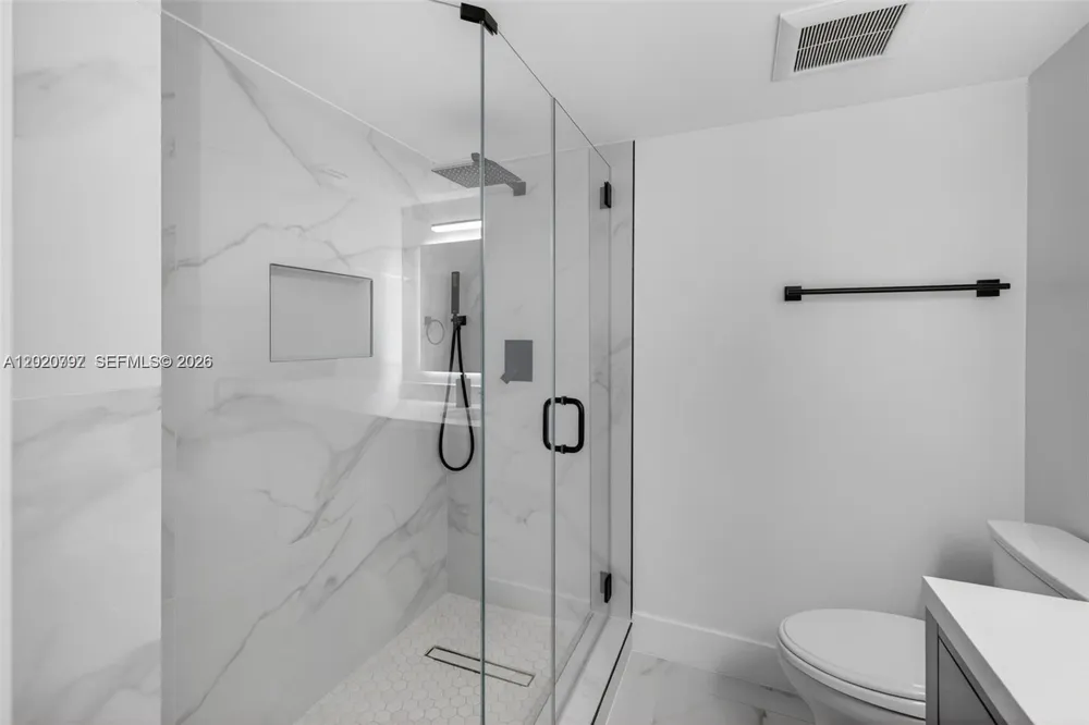 19101 NE 36th Ct #402 Aventura, FL 33180