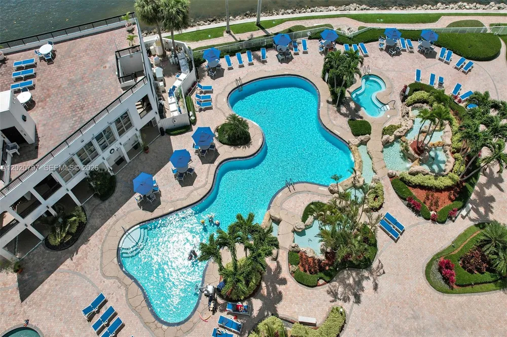 19101 NE 36th Ct #402 Aventura, FL 33180