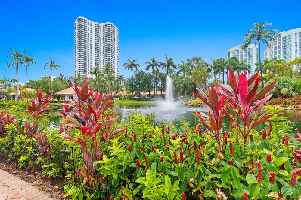 19101 NE 36th Ct #402 Aventura, FL 33180