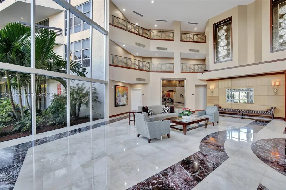 19101 NE 36th Ct #402 Aventura, FL 33180