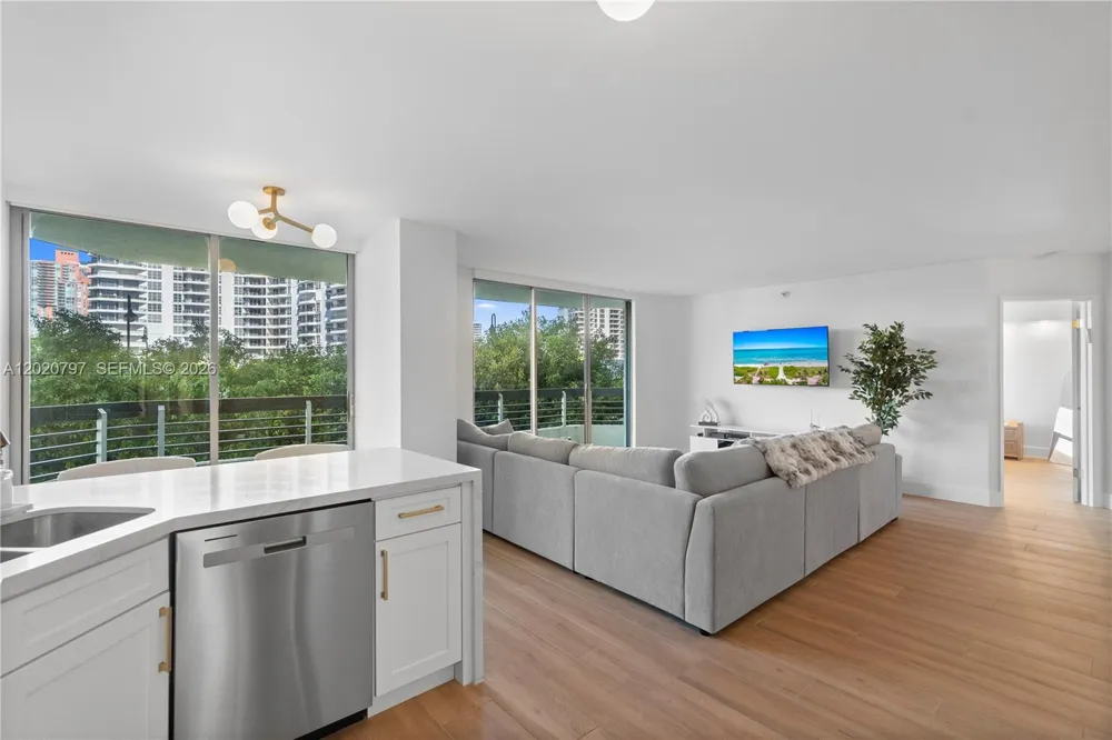 19101 NE 36th Ct #402 Aventura, FL 33180