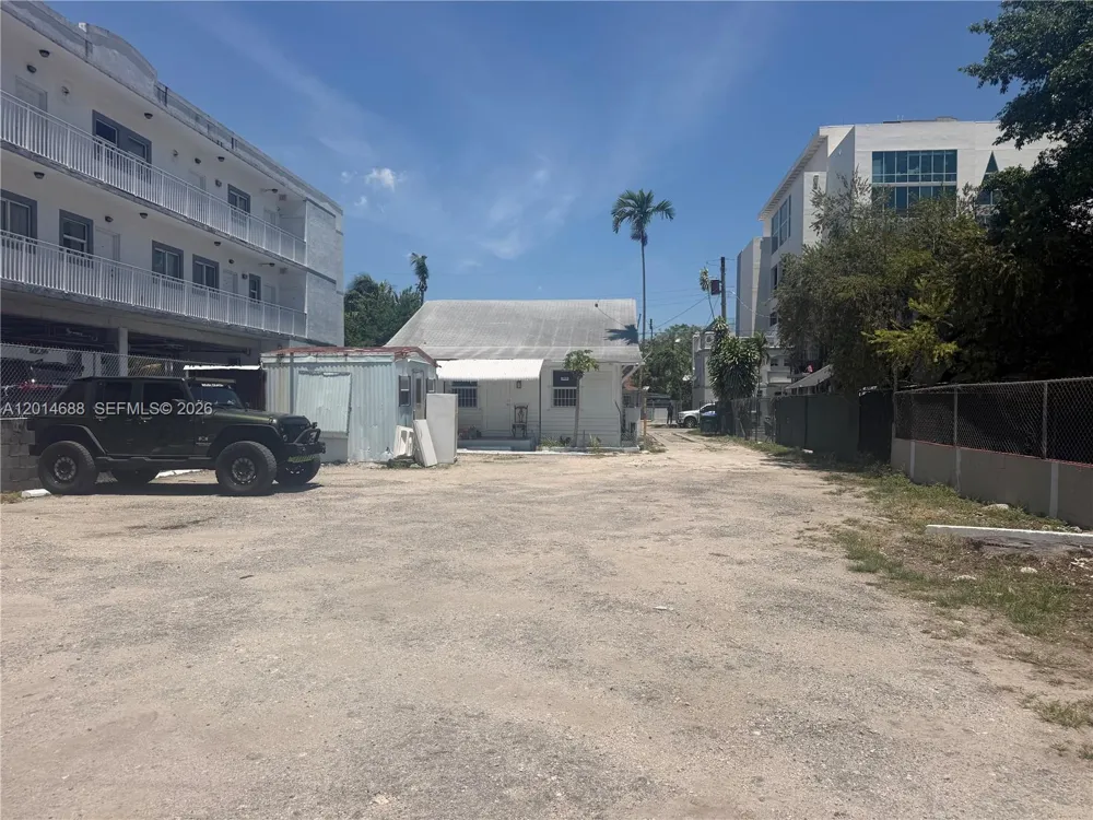 1236 NW 5th St Miami, FL 33125