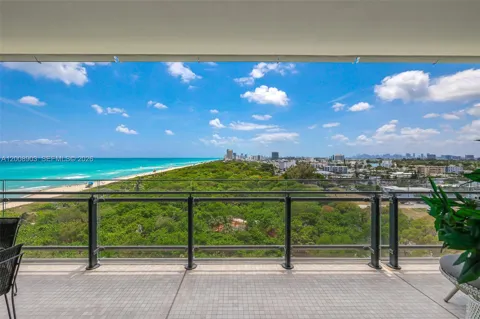 8701 Collins Ave #904