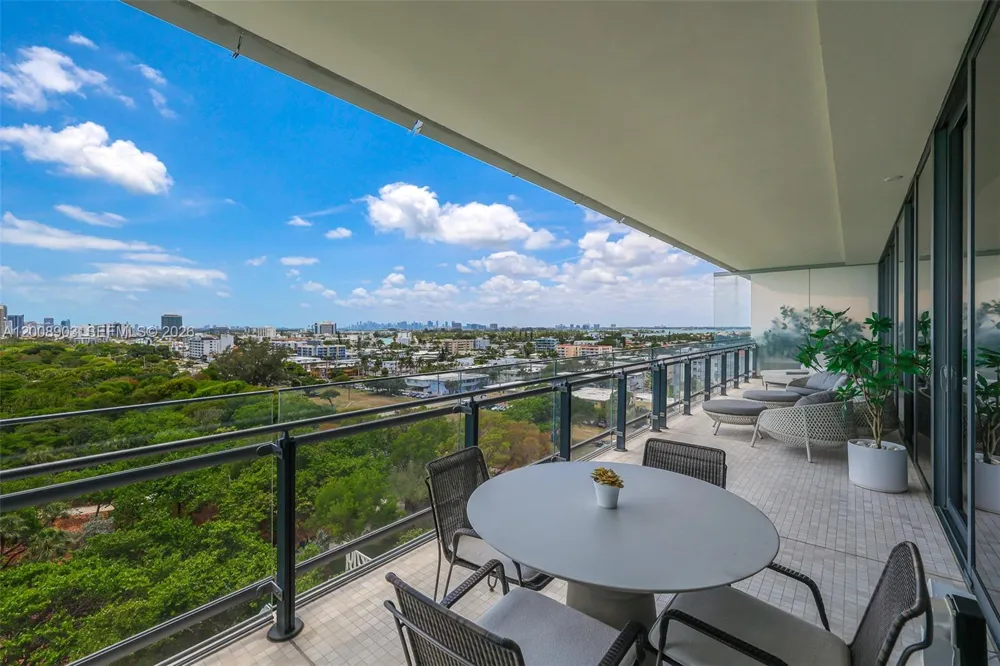 8701 Collins Ave #904 Miami Beach, FL 33154