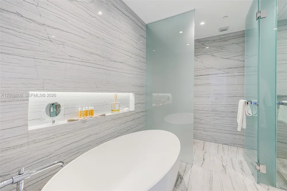 8701 Collins Ave #904 Miami Beach, FL 33154