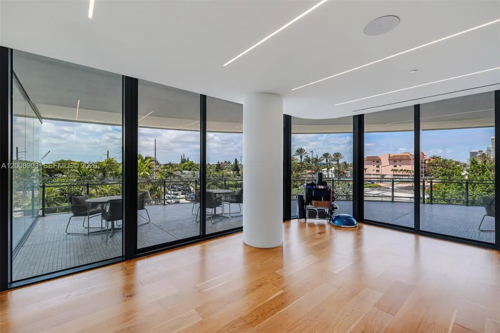 8701 Collins Ave #904 Miami Beach, FL 33154