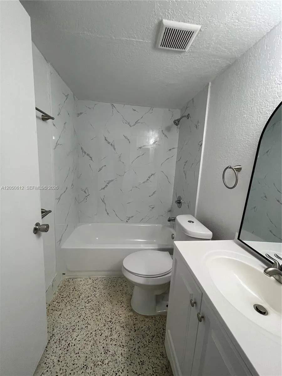 142 SW 18th Ave #19 Miami, FL 33135