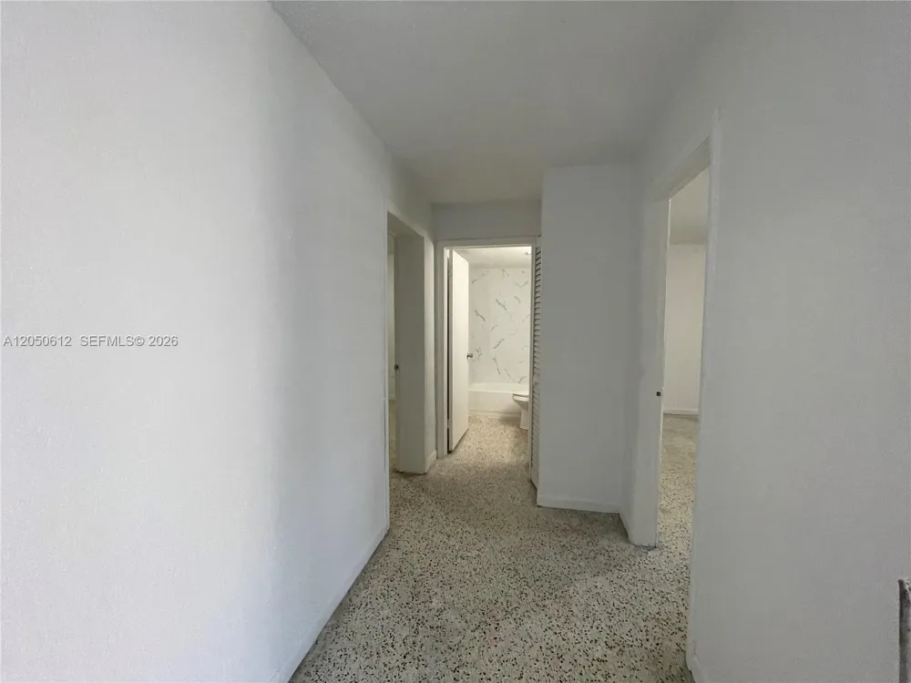 142 SW 18th Ave #19 Miami, FL 33135