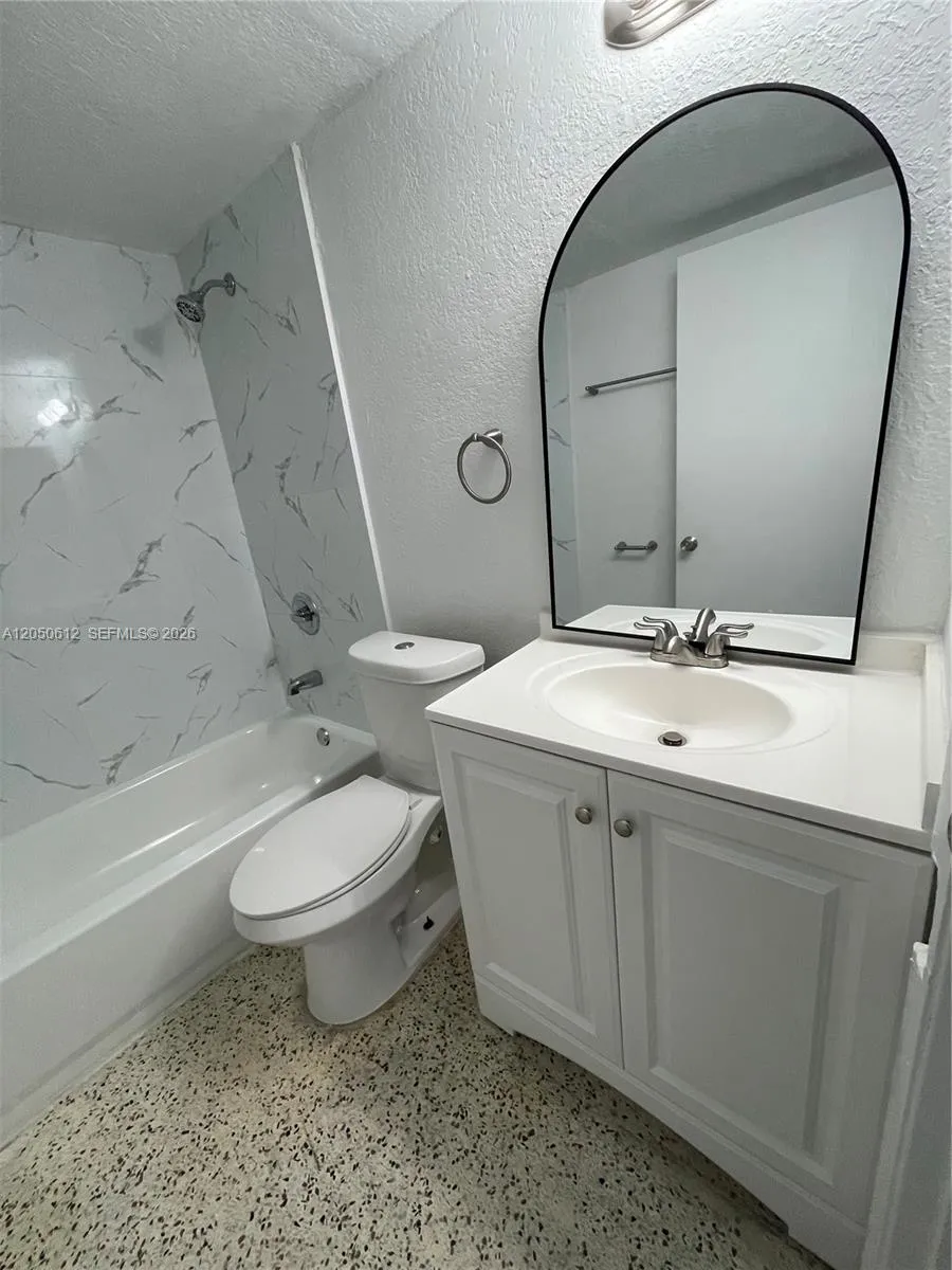 142 SW 18th Ave #19 Miami, FL 33135