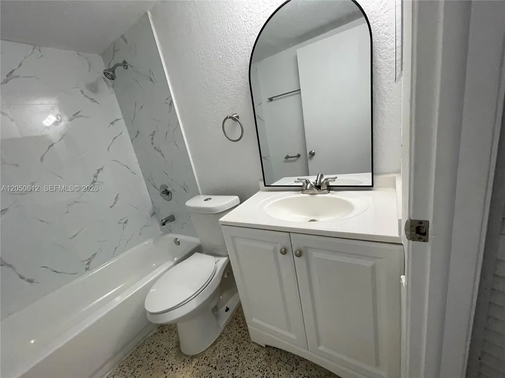 142 SW 18th Ave #19 Miami, FL 33135