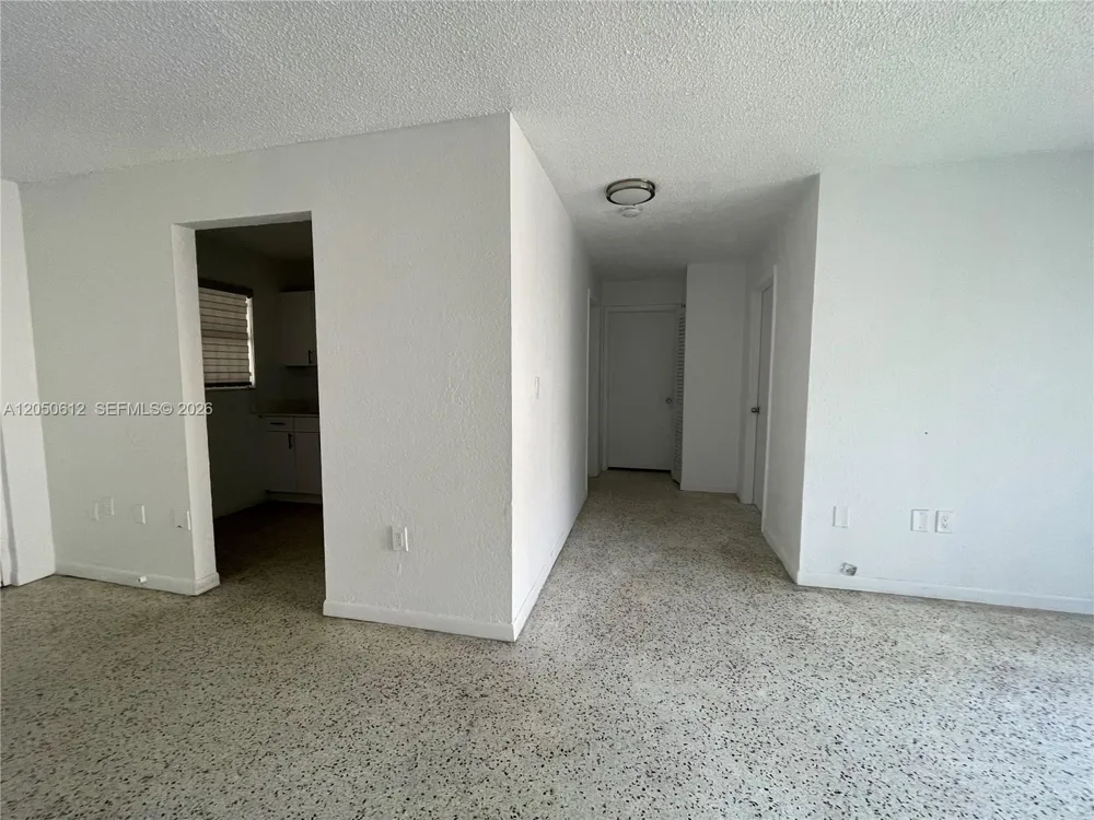 142 SW 18th Ave #19 Miami, FL 33135