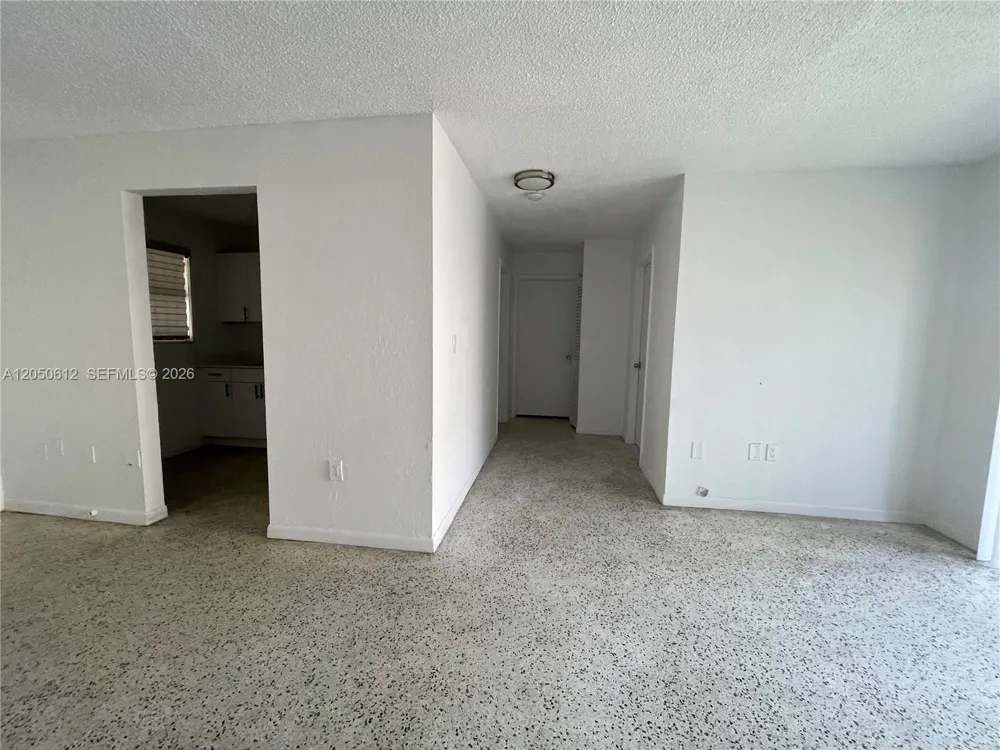 142 SW 18th Ave #19 Miami, FL 33135