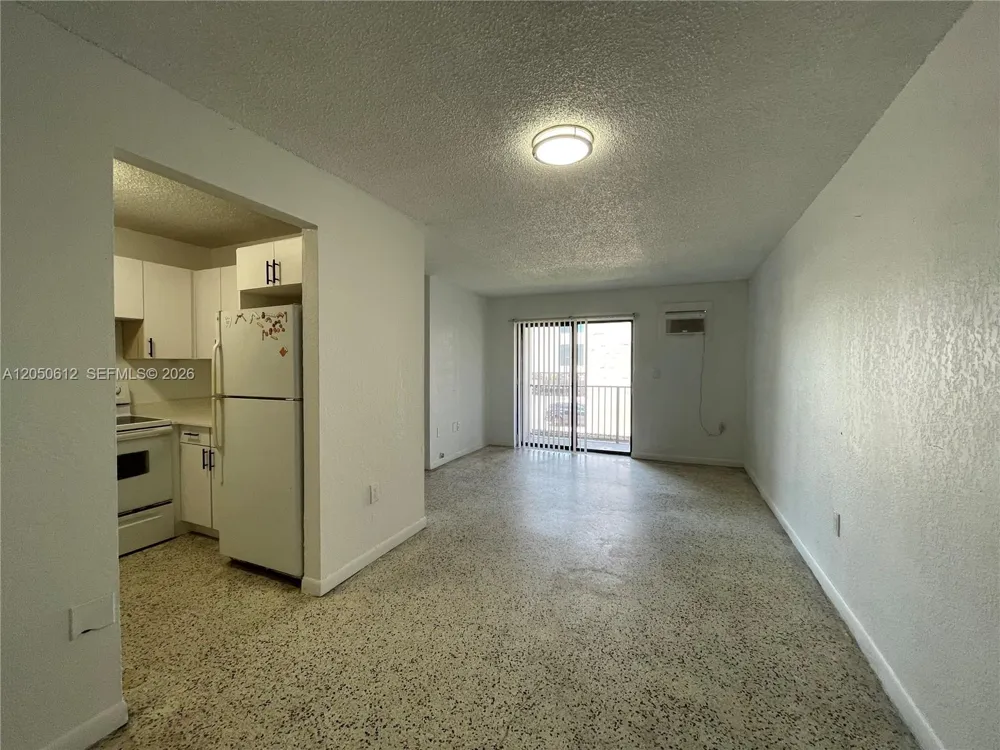 142 SW 18th Ave #19 Miami, FL 33135